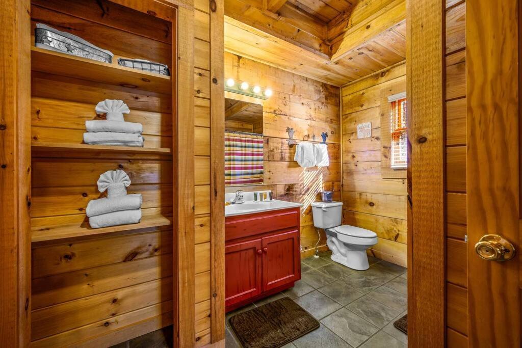 Charming Cabin W/ Hot Tub, Game Room, Top Location Pigeon Forge Exteriér fotografie