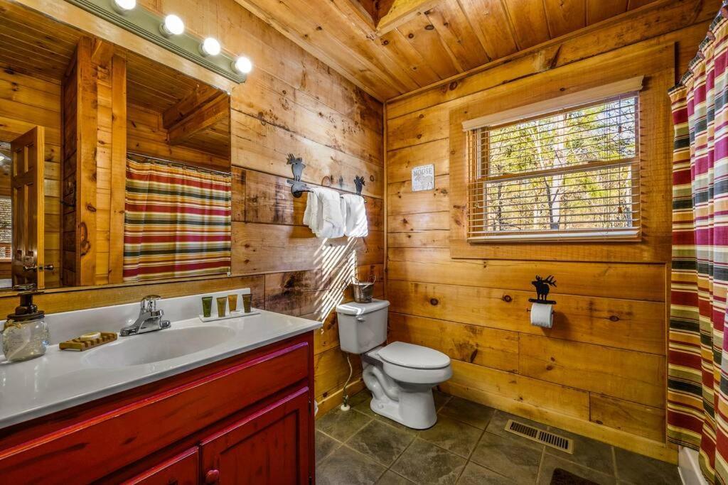 Charming Cabin W/ Hot Tub, Game Room, Top Location Pigeon Forge Exteriér fotografie