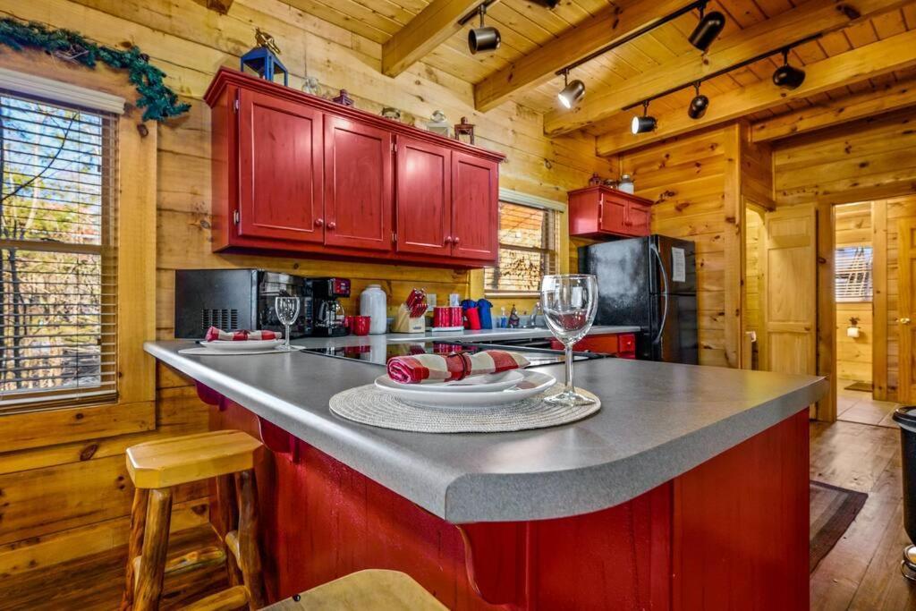 Charming Cabin W/ Hot Tub, Game Room, Top Location Pigeon Forge Exteriér fotografie